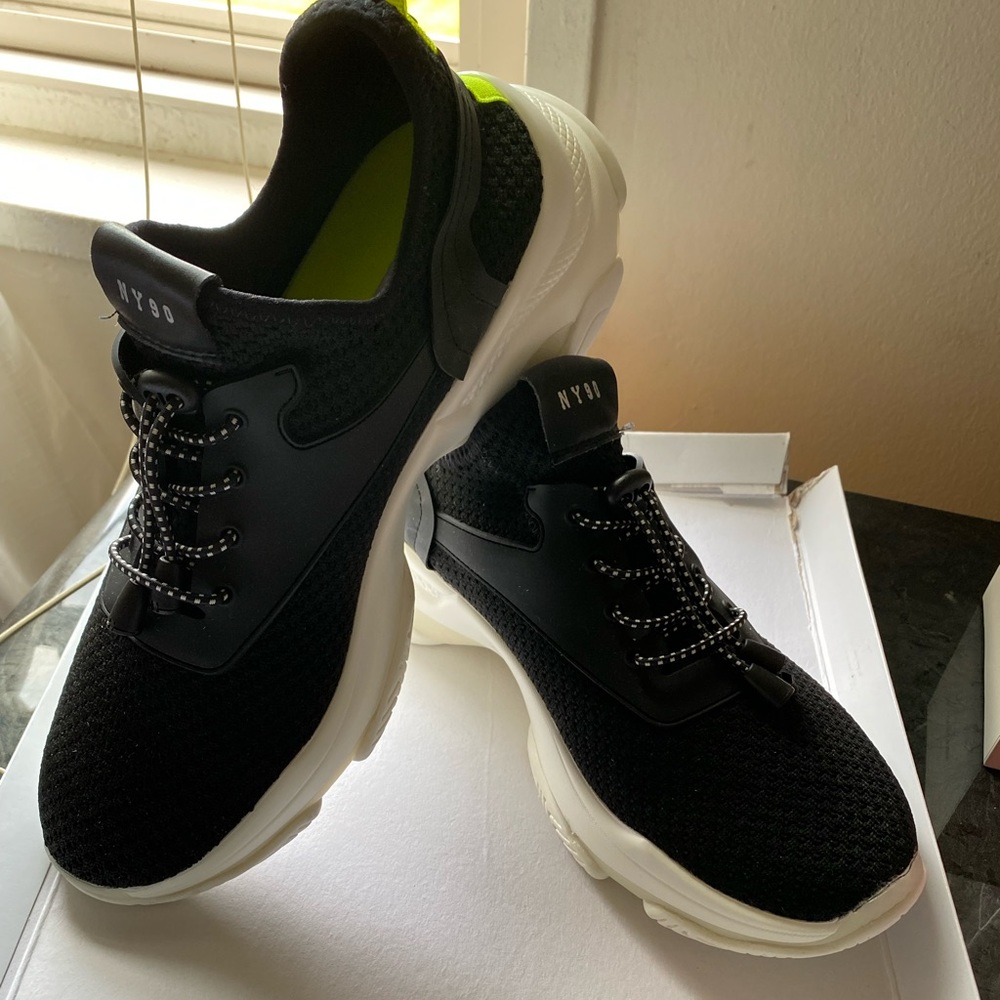 Steve Madden Women’s Myles Sneaker - Picture 5 of 6